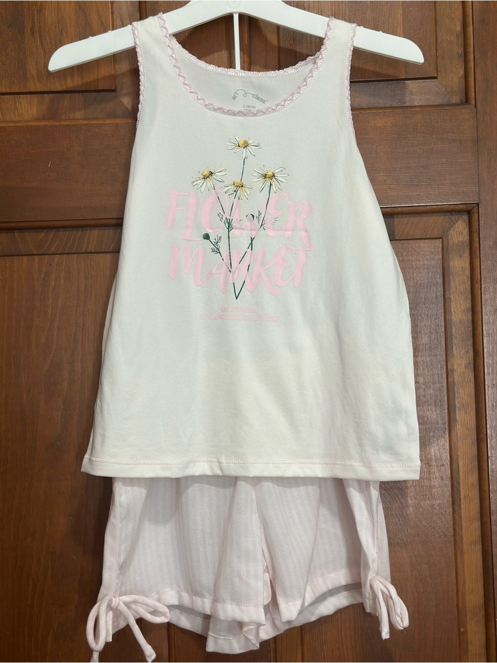 art class White Tank Top and Shorts Set with Pink Trim and Daisy Graphic
